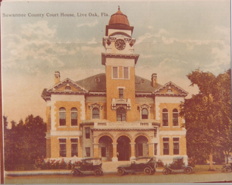 A sepia photo of the popular historic attraction The Suwannee County Courthouse.